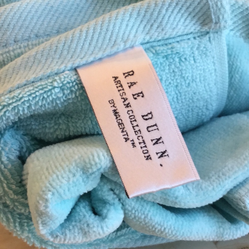 🛀 2 Rae Dunn BATH Velour Hand Towels Set Blue - Picture 6 of 7